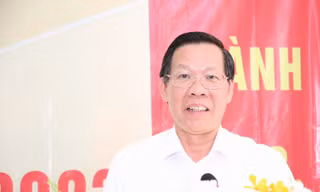 Chủ tịch TPHCM biểu dương đột xuất 8 quận huyện 