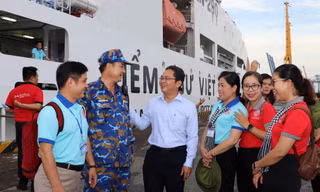 TPHCM: Khởi hành hải trình thăm, tặng quà cán bộ, chiến sĩ các đảo vùng biển Tây Nam