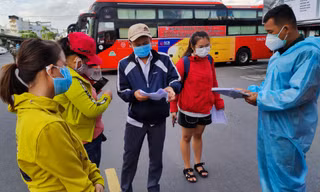 400 người dân Phú Yên về quê trên 20 chuyến xe ân tình 