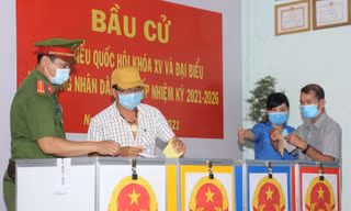 Bạn trẻ TPHCM làm tròn nghĩa vụ công dân, tích cực hỗ trợ bầu cử 