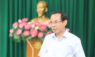 Bí thư Nguyễn Văn Nên: ‘Ngập nước là khổ rồi, dân khổ, cấp trên thấy cũng khổ'