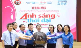 Khai mạc Hội thi 'Ánh sáng thời đại'