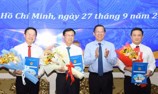 Chủ tịch UBND TPHCM bổ nhiệm nhiều chủ tịch quận, phó giám đốc sở