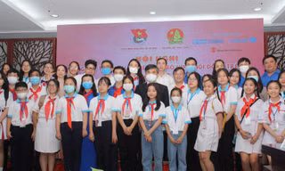 Đại biểu HĐTE và các vị lãnh đạo T.Ư Đoàn, TPHCM và các tỉnh, thành Đoàn chụp ảnh lưu niệm tại hội nghị