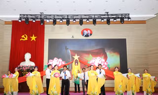 Học viên cao cấp lý luận chính trị tranh tài văn nghệ 