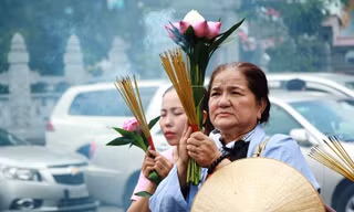 Lên chùa lễ Phật, thỉnh chuông cầu an ngày rằm tháng Giêng