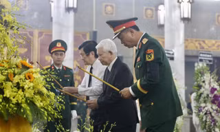 Lãnh đạo, nguyên lãnh đạo Đảng, Nhà nước viếng, chia buồn trước sự ra đi của 12 liệt sĩ