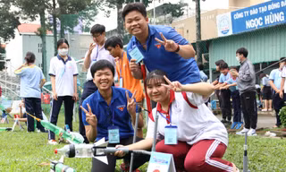 Sôi nổi tranh tài bắn tên lửa nước