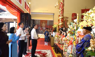 Dâng hương tưởng nhớ Đức Tả quân Lê Văn Duyệt