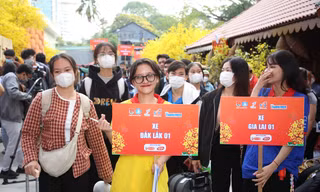 Trên 2.000 sinh viên, lao động về quê đón Tết trên 'chuyến xe mùa xuân'