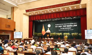Chủ tịch TPHCM chỉ đạo khẩn về quản lý cán bộ, công chức đi nước ngoài