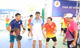 Bí thư Thành ủy TPHCM thi đấu pickleball chung tay ủng hộ đồng bào vùng bão lũ