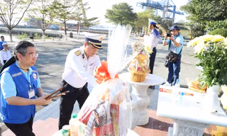 Đoàn đại biểu TPHCM bắt đầu hải trình thăm cán bộ, chiến sĩ, nhân dân các đảo Tây Nam 