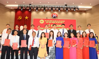 449 học viên Cao cấp lý luận chính trị tốt nghiệp 