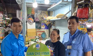 Bạn trẻ TP HCM chung tay giảm rác thải nhựa tại chợ dân sinh, chung cư