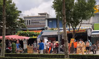 Mô tô phân khối lớn đâm chết người qua đường trên vạch ưu tiên đi bộ 