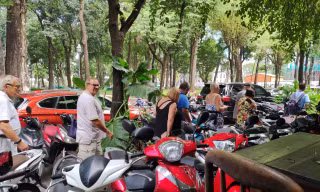 UBND TPHCM ra văn bản 'khẩn', yêu cầu rà soát nhu cầu gửi xe của người dân
