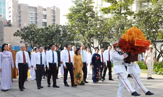 Lãnh đạo TPHCM dâng hương tưởng nhớ Chủ tịch Hồ Chí Minh, Chủ tịch Tôn Đức Thắng