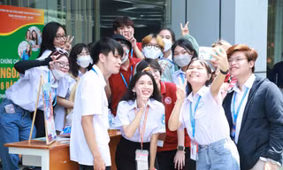 Bạn trẻ TPHCM vui chơi trải nghiệm tại ngày hội tiếng Anh