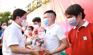 T.Ư Đoàn tặng quà Tết người lao động Thủ Đức trước thềm xuân về