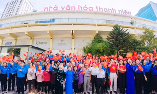 Xúc động lễ chào cờ 'Tôi yêu Tổ quốc tôi'