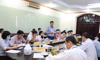 Đề nghị Bộ GD&ĐT 'nắm' lại quyền phát hành sách giáo khoa 