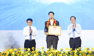 Đoàn Thanh niên Công an TPHCM, rapper Đen Vâu... nhận giải thưởng Tình nguyện quốc gia