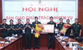 Bàn giao chức trách, nhiệm vụ Phó Tư lệnh Quân khu 7