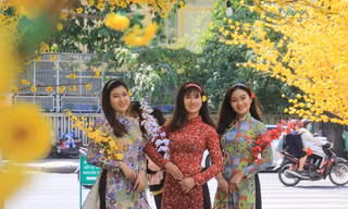 Rộn ràng phố ông Đồ giữa lòng Sài Gòn