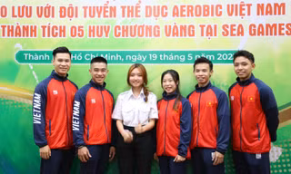 Sinh viên TPHCM giao lưu với đội tuyển aerobic giành trọn bộ 5 HCV SEA Games 32
