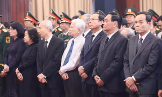 Tiễn biệt nguyên Chủ tịch nước Trần Đức Lương từ TPHCM