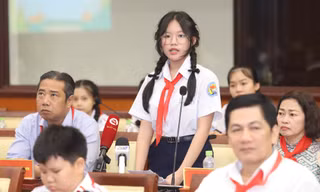 Gặp lãnh đạo TPHCM: Học sinh phản ánh nạn cá độ, hút thuốc lá điện tử