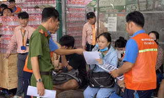Tuổi trẻ Công an TPHCM tuần tra, kiểm soát xuyên lễ 