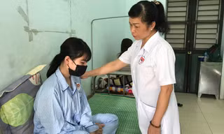 Mẹ trầm cảm sau sinh do con quấy khóc đêm, bác sĩ khuyến cáo cách tránh những cái kết đau lòng