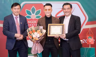 Ca sĩ Hoàng Bách sản xuất bản nhạc hiệu ra sân chính thức cho bóng đá Việt Nam 