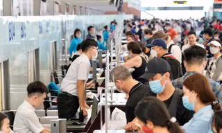 Sân bay 3 miền 'chật cứng' hành khách trước kỳ nghỉ lễ 2/9