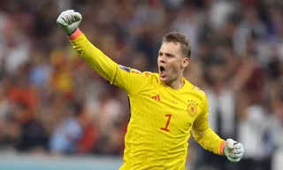 Neuer qua mặt huyền thoại Claudio Taffarel, đi vào lịch sử World Cup