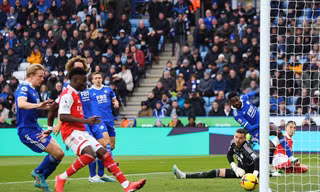 Top 10 CLB dứt điểm nhiều nhất Premier League: Chelsea vắng bóng