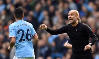 Man City ngược dòng đại thắng Liverpool, HLV Guardiola xô đổ kỷ lục của Wenger