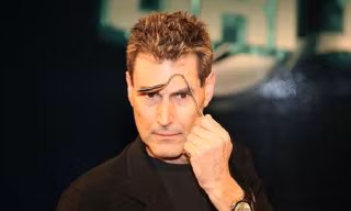 Nhà ngoại cảm lừng danh thế giới Uri Geller