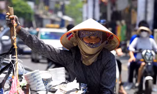 Ngoài tăng lương, cần gói an sinh để ‘tiếp sức’ cho dân