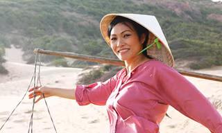 'Cát nóng' bỏng rẫy chuyện làng văn nghệ