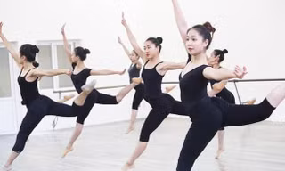 Trước đó, phụ huynh học sinh đã "kêu cứu" việc trường quên cấp bằng cho học sinh. 