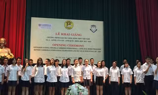 Học sinh theo học chương trình song bằng tại trường THPT Chu Văn An. 