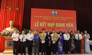 2 học sinh trường THPT chuyên có thành tích “khủng” được kết nạp Đảng