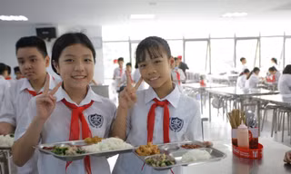 Thành phố Hà Nội đang nghiên cứu miễn phí ăn trưa cho học sinh