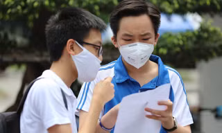Thí sinh dự kỳ thi tuyển sinh lớp 10 Hà Nội. (ảnh: Như Ý)