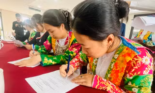 Thầy hiệu trưởng ở Hà Nội chi tiền tỉ đào tạo giáo viên cho huyện Mèo Vạc