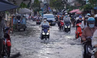 Báo động 2 đợt triều cường tại TPHCM