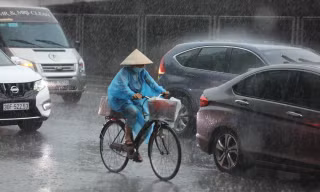 Nhiều vùng trên cả nước đón mưa dông, đề phòng lốc, sét, mưa đá